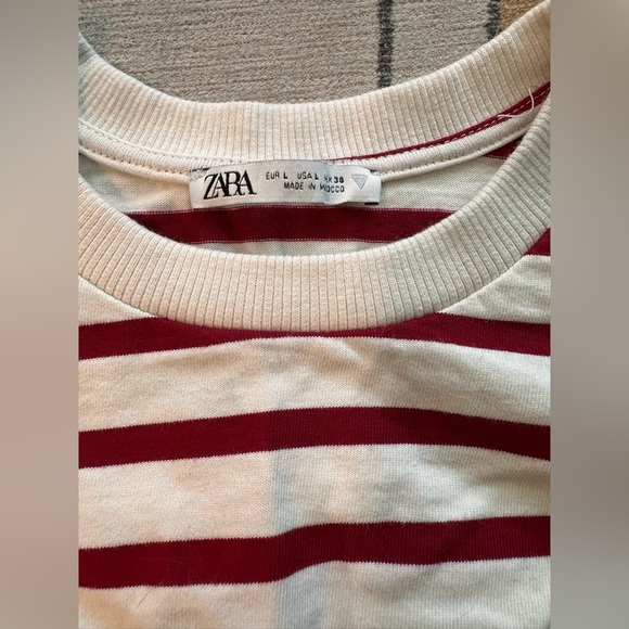 Zara Cropped Long Sleeve Cinched Bottom Top. Red/white stripes. Size large - Picture 4 of 6